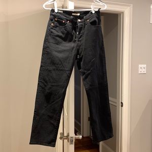 Levi’s Wedgie straight Droit Size 26 never worn less then a year old